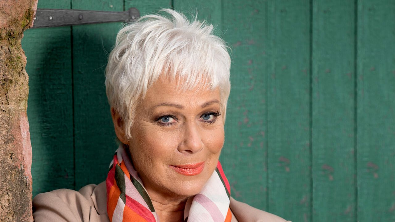 Denise Welch Income